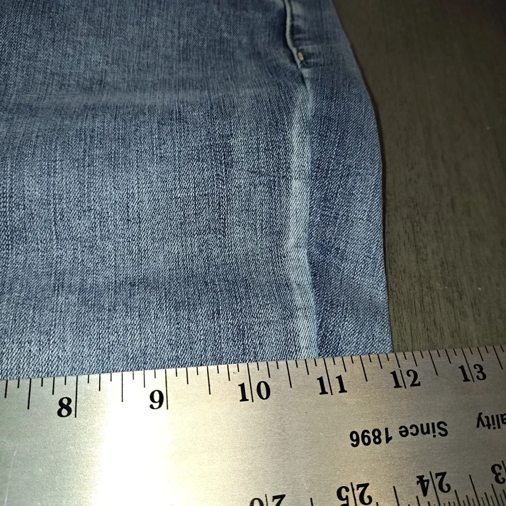 Celebrity Ace Woman's light wash skinny jeans,Size 18